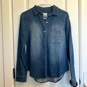 Universal Thread xs classic fit denim button shirt